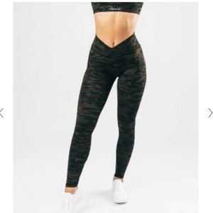 Alphalete Surface Power Legging - Dark Olive Camo